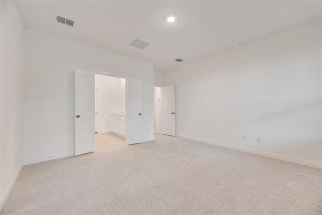 Building Photo - 900 Raintree Rd