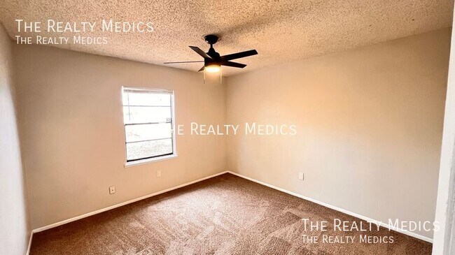 Building Photo - 3257 Dudley Dr