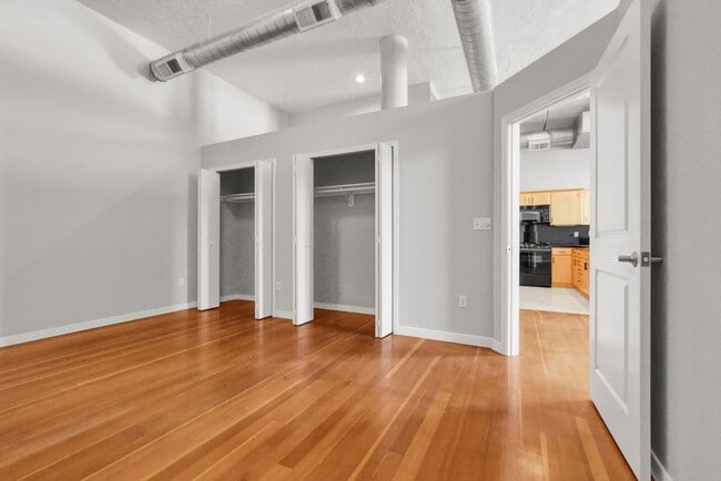 Building Photo - One-of-a-Kind Tejon Street Condo in Unbeatable Location! No Utility Setup Required!