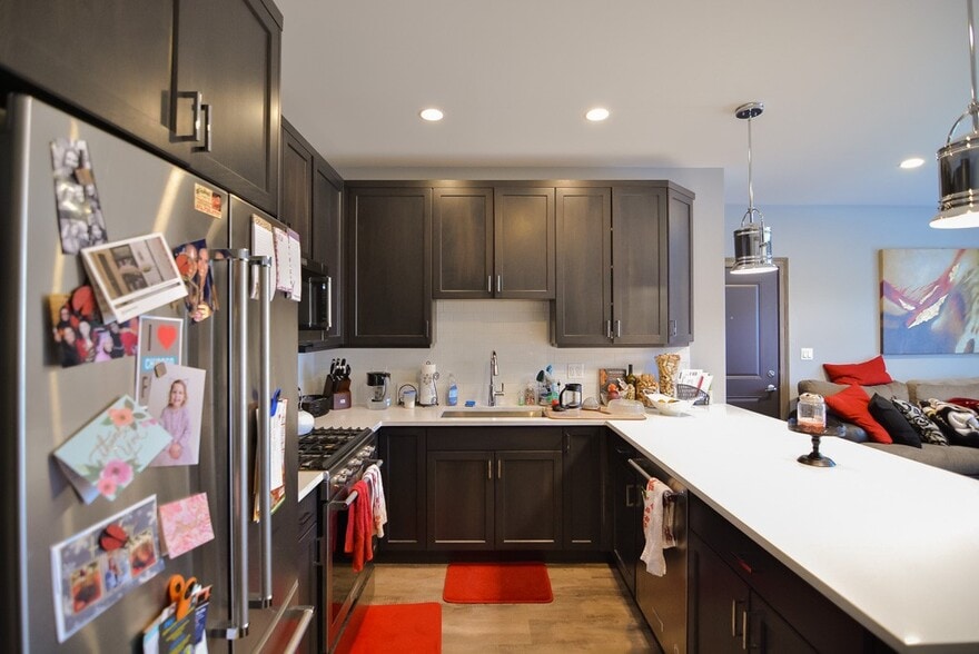 Building Photo - 4332 N Ashland Ave