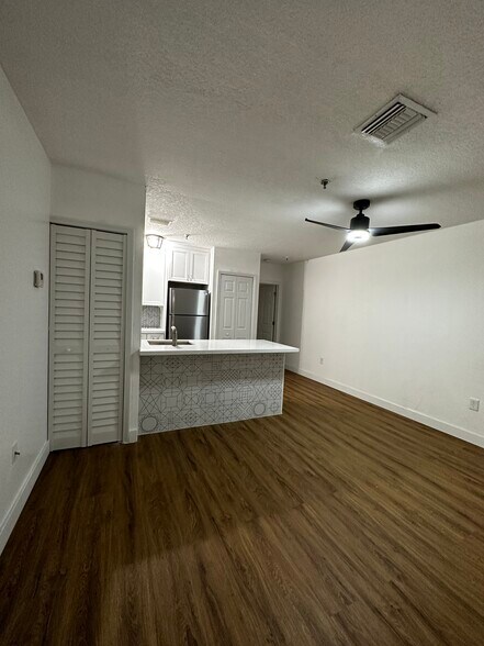 Building Photo - 2734 Bird Ave