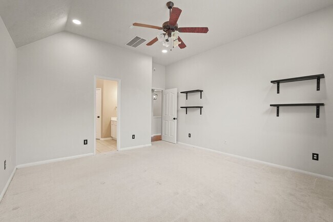 Building Photo - 18303 Heathridge Ln