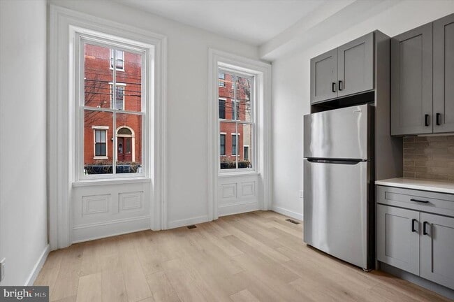 Building Photo - 627 N 16th St