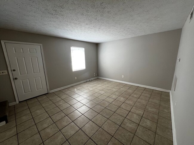 Building Photo - 2708 Greystone Ct