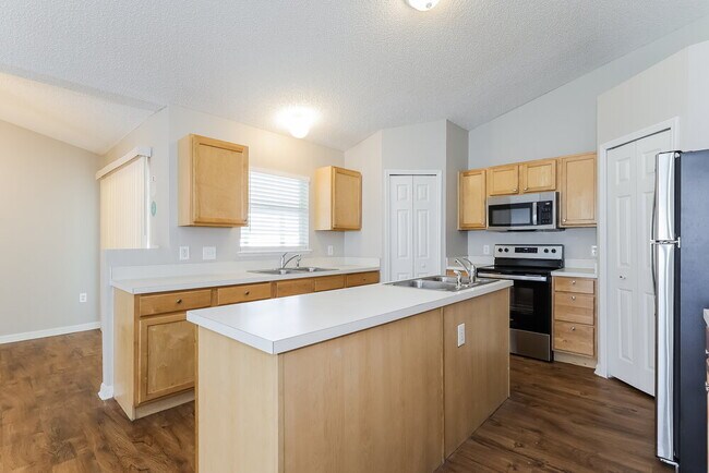 Building Photo - 4950 Silver Thistle Ln