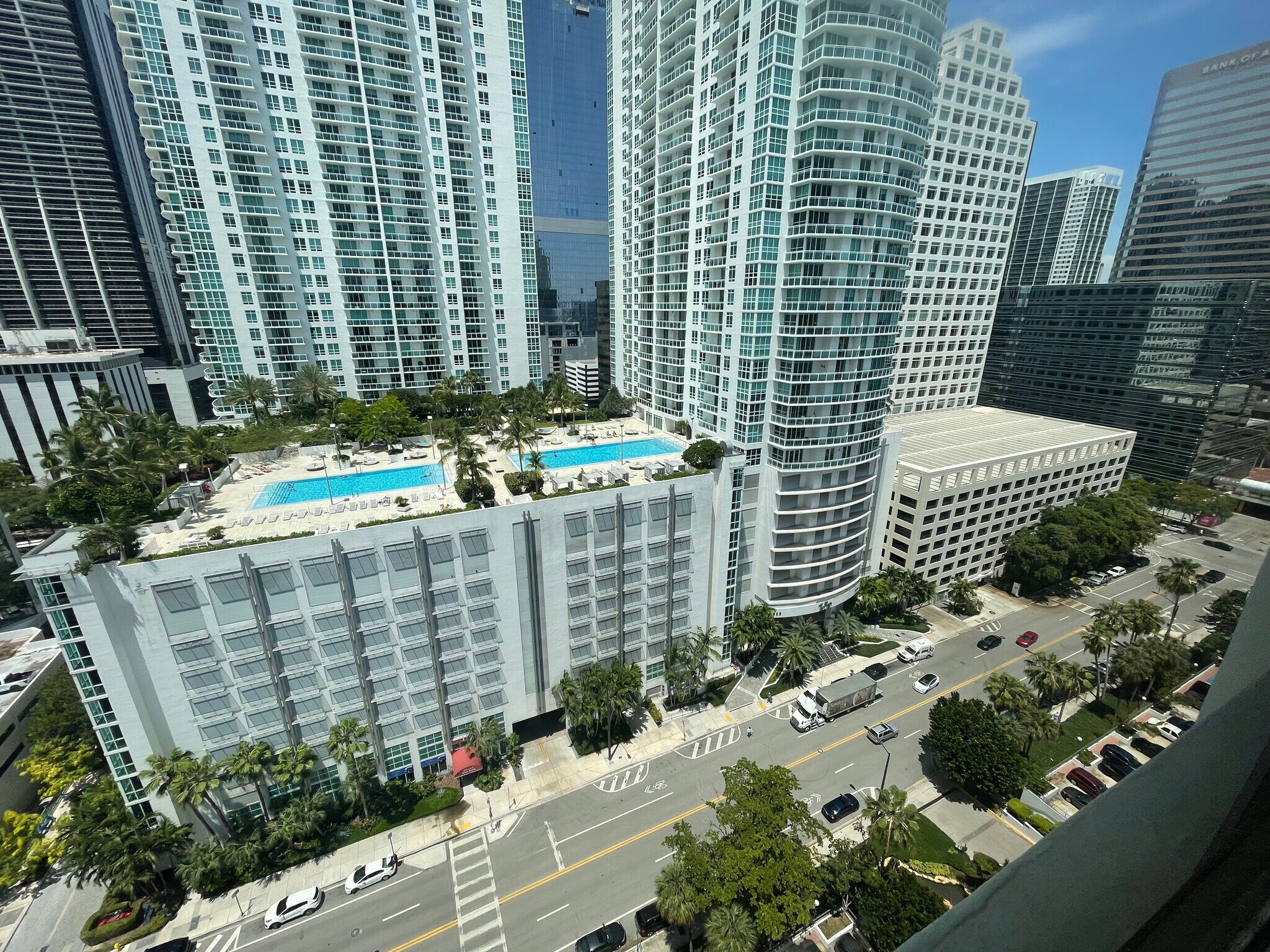 Building Photo - 999 Brickell Bay Dr