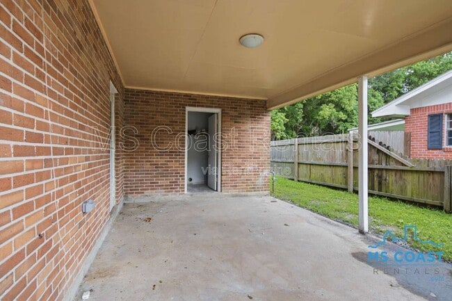 Building Photo - 1601 Lewis Ave
