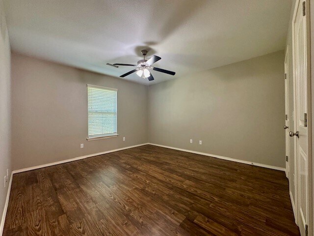 Building Photo - 2904 SW Amberwood Ave