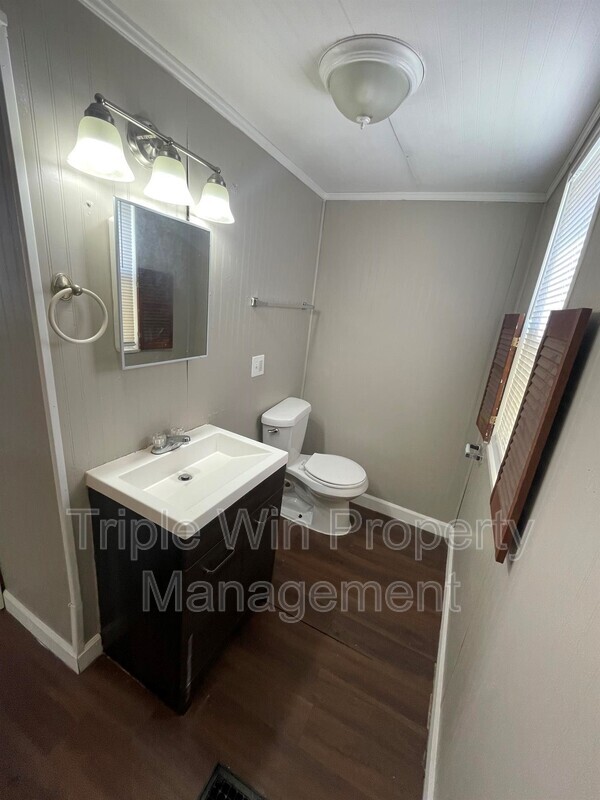 Building Photo - 132 Cunningham Ave