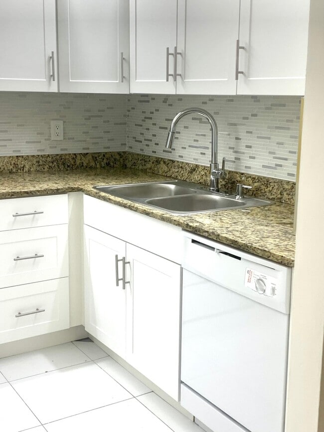 Building Photo - 3104 Waterview Cir