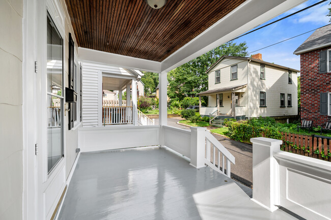 Building Photo - 611 Lincoln Pl