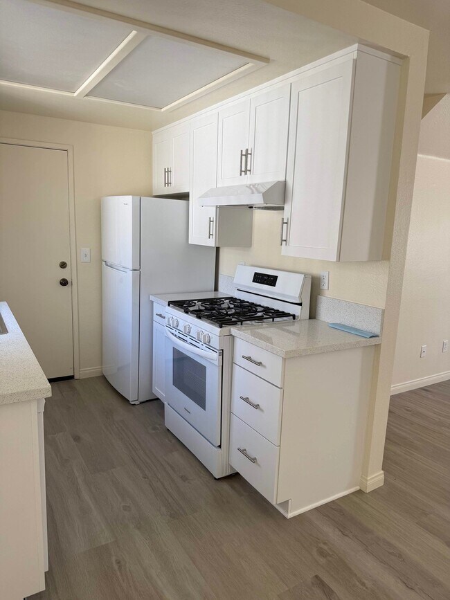 Building Photo - 11th Street Townhomes