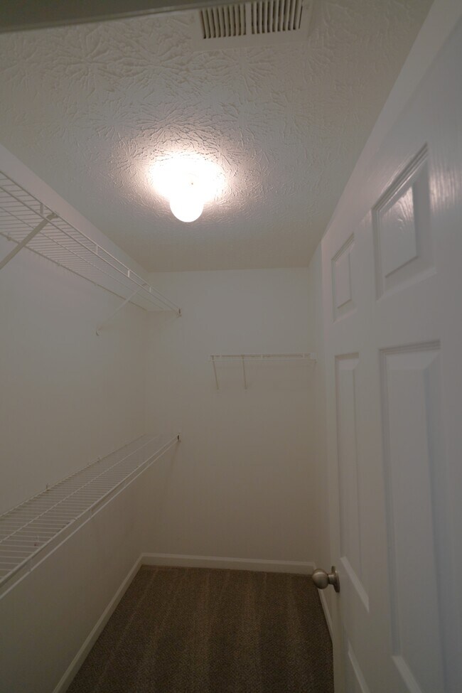 Building Photo - 138 Alton Cir