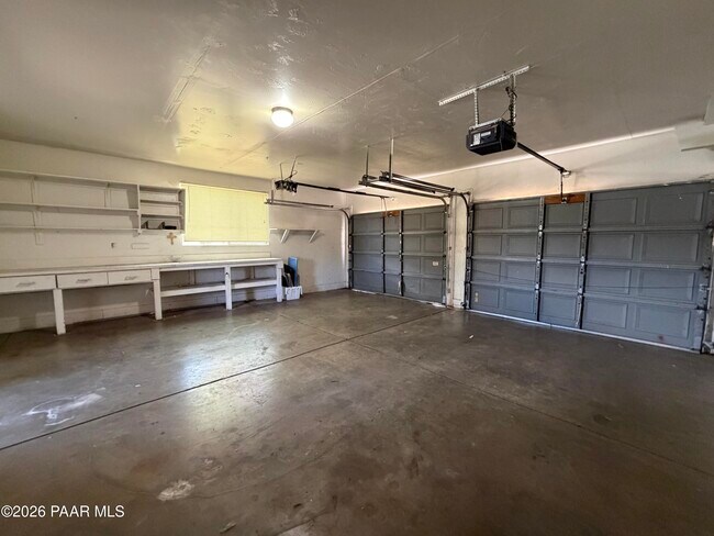 Building Photo - 366 W Tamarack Ln