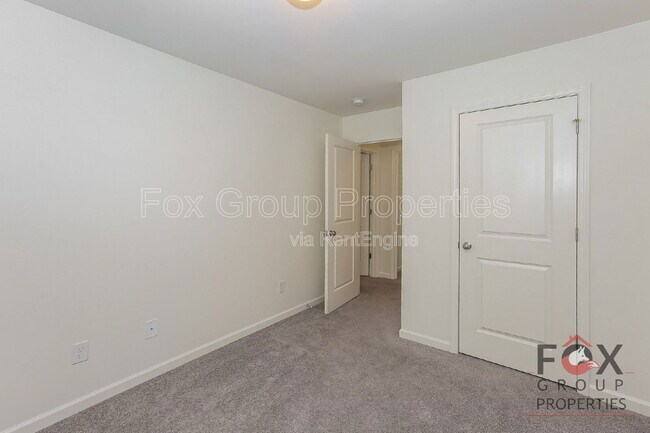 Building Photo - 124 Canada Dr