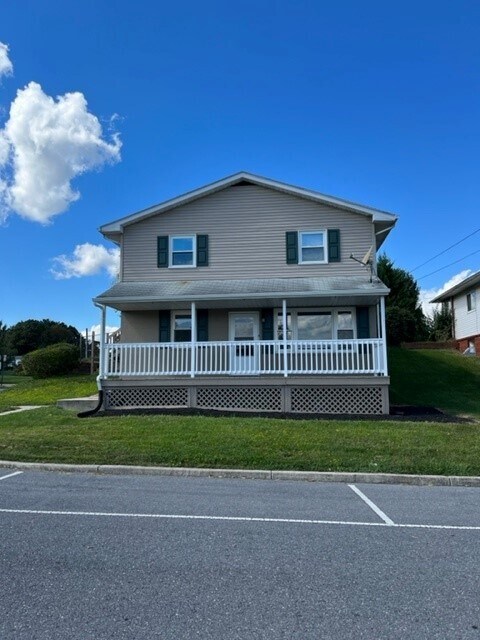 Front - 1330 Delaware Ln