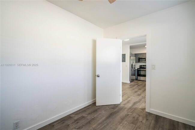 Building Photo - 1750 S Treasure Dr