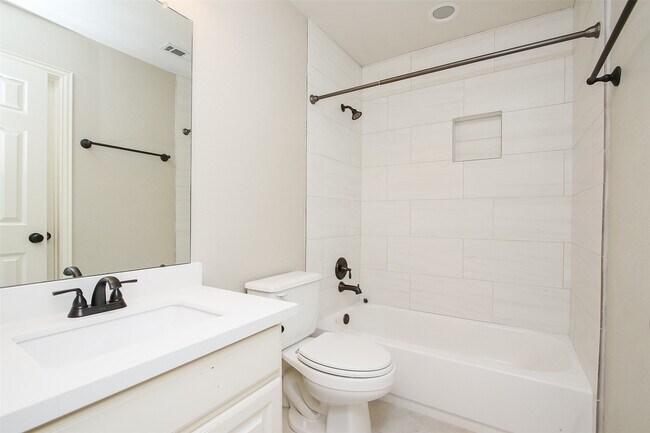 Building Photo - 35 Winhall Pl