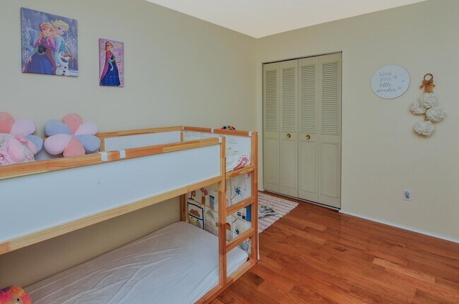 Building Photo - 609 Watersedge Dr