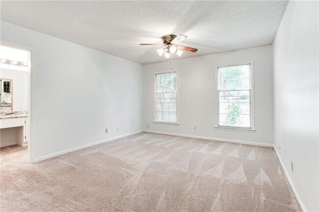 Building Photo - 605 Garden Ct