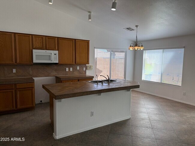 Building Photo - 1319 W Michelle Dr