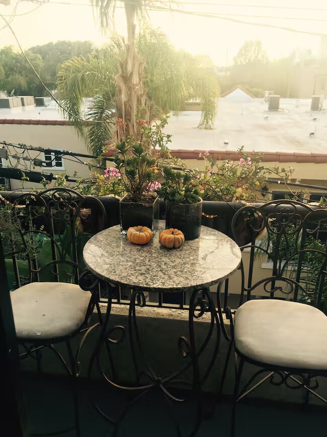 Building Photo - 901 N Alfred St