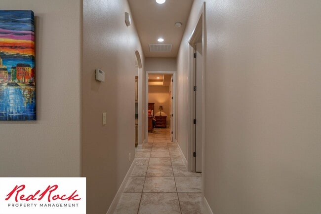 Building Photo - Minimally Furnished home in Little Valley!