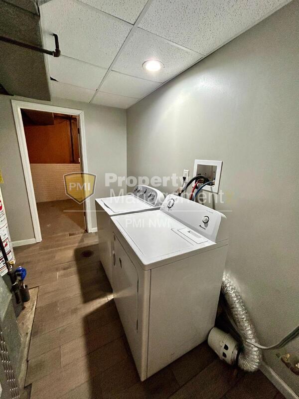 Building Photo - 1503 Peachtree Dr