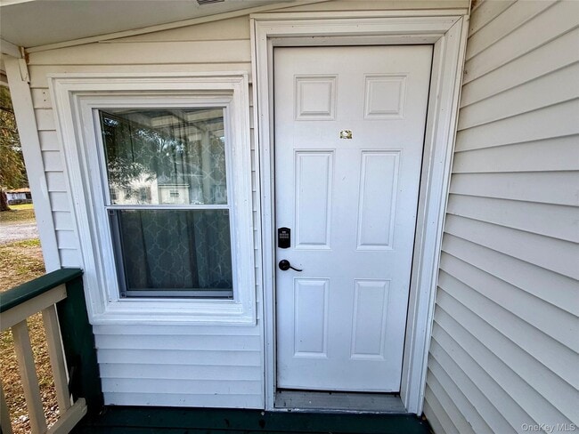 Building Photo - 1 Royal Acres Dr