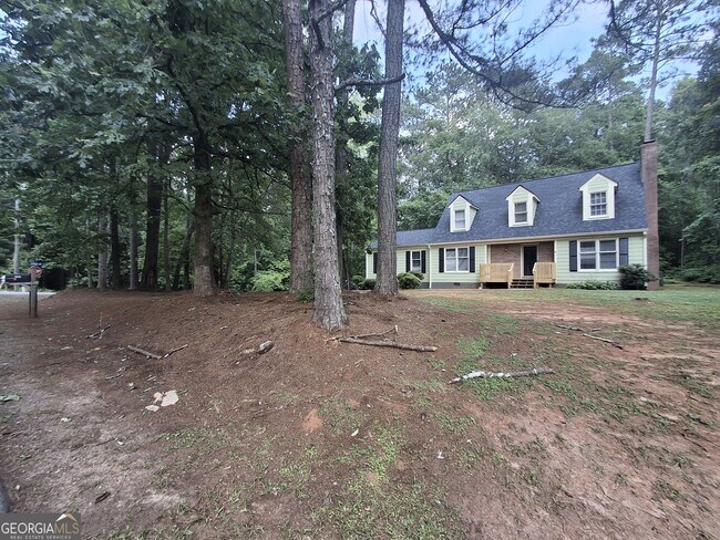 Building Photo - 2243 Sharondale Dr