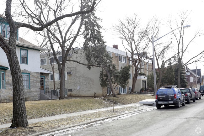 Building Photo - 2641 Garfield Ave S