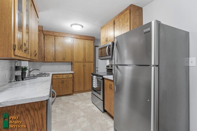 Building Photo - 4 Bedroom Home **Half Off August Rent with...