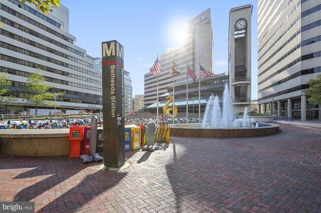 Building Photo - 5813 Midhill St