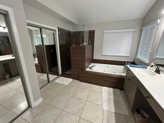 Building Photo - 16038 Cranleigh Dr