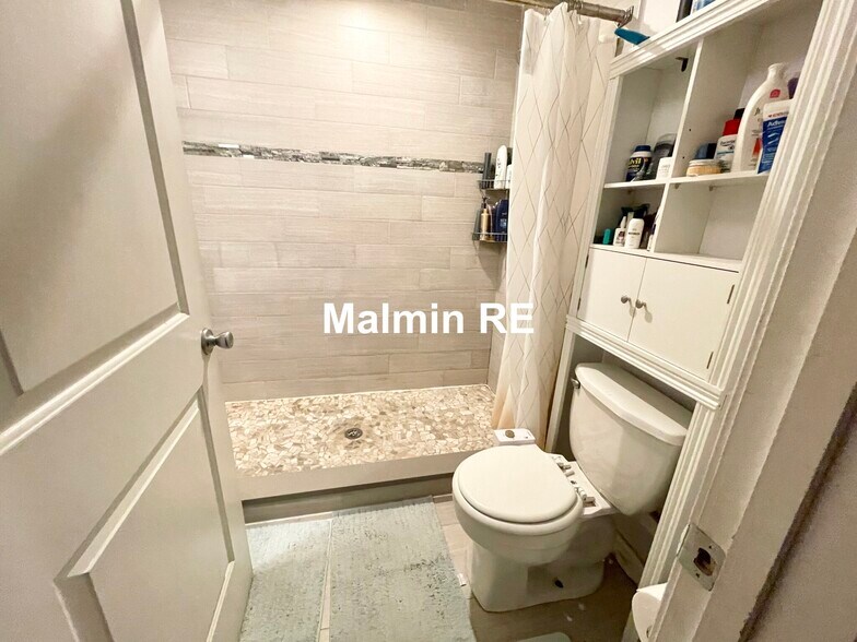 Building Photo - 998 Tremont St