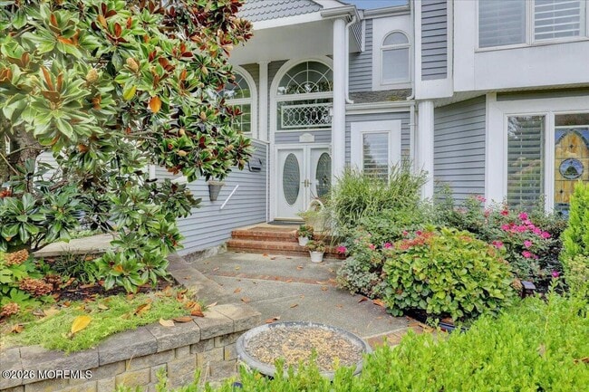 Building Photo - 328 E Main St