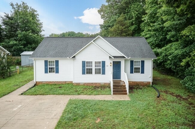 Building Photo - Charming 3 Bed/2 Bath Minutes Away From El...