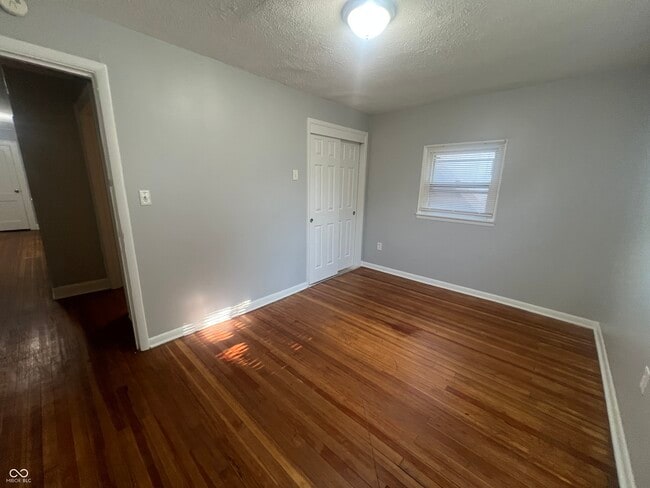 Building Photo - 504 Dequincy St