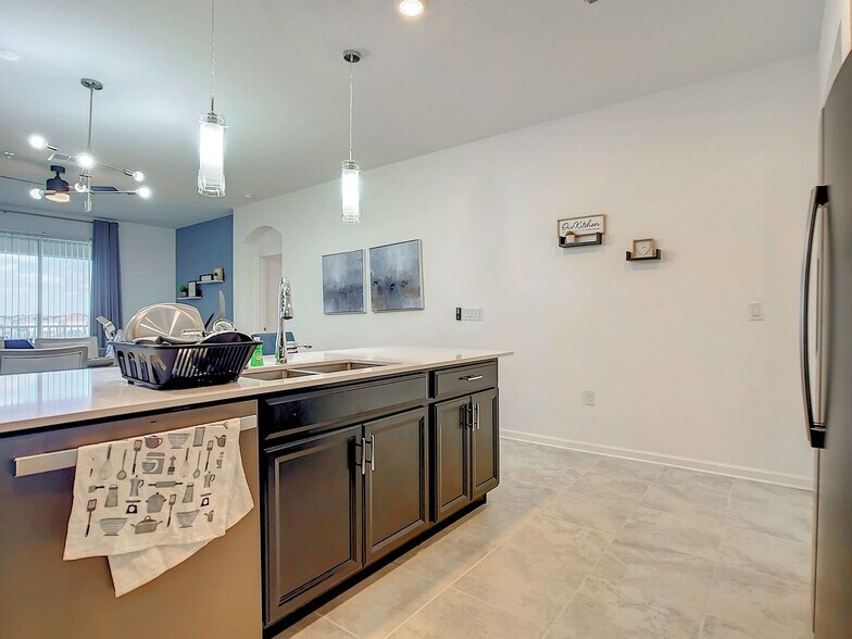 Building Photo - 1003 Splash Shot Pl