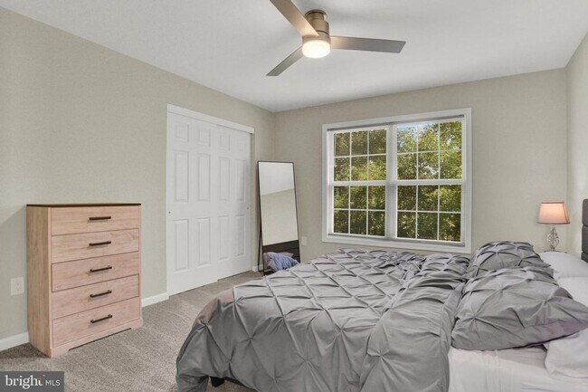 Building Photo - Spacious 4BR House in Lewisberry