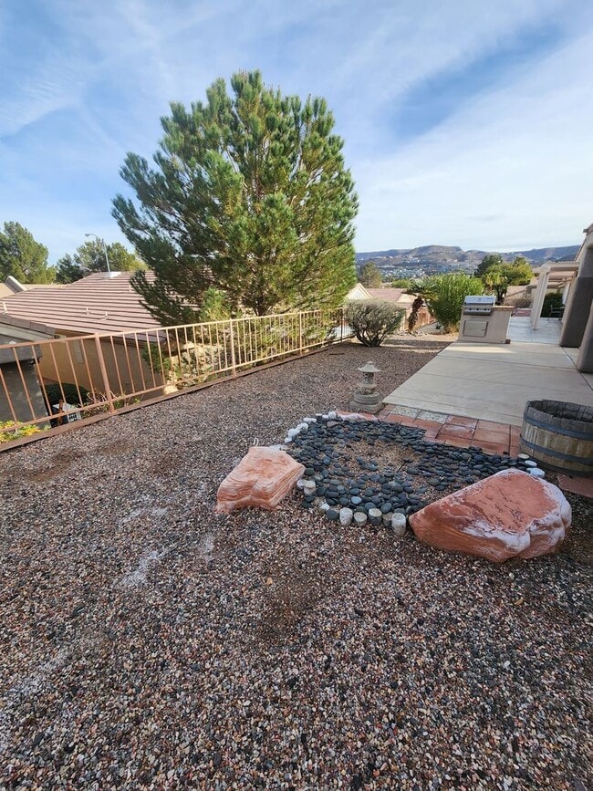 Building Photo - Single-Story 2-Bed | 55+ Community | Henderson