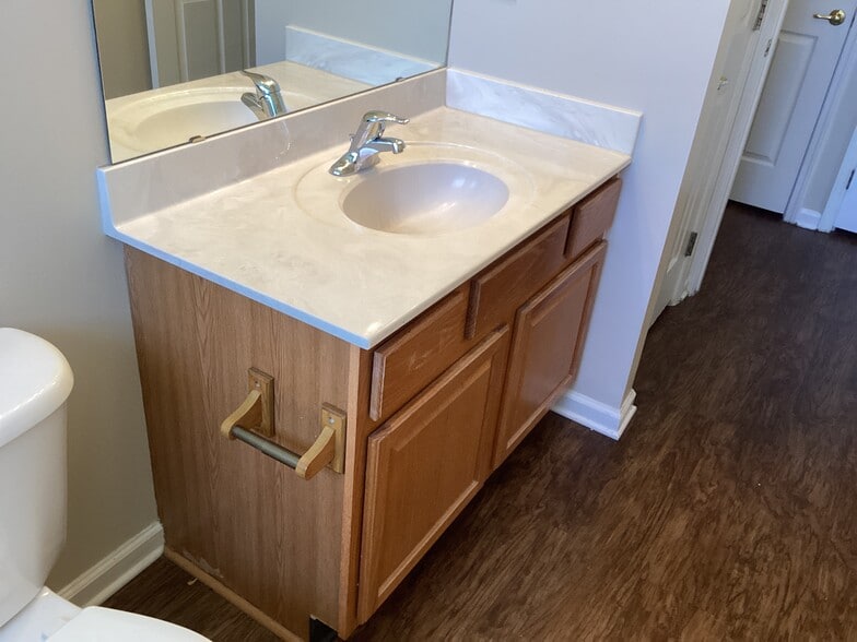 Building Photo - 468 Hillside Dr