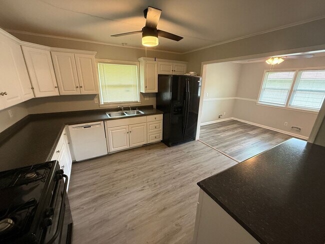 Building Photo - 3 BR/2.5BA | Newly Renovated Single Family Home | Large Deck | Fenced backyard!
