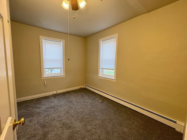 Building Photo - 220 Hill St