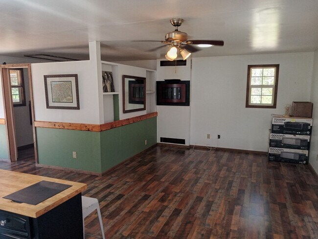 Building Photo - Beautiful One Bedroom Cabin on your own Pr...