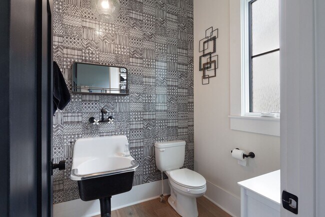 Building Photo - Stunning 4/3.5 Home in Highly Sought-After Area w/ 1300 Sq Ft of Outdoor Space!