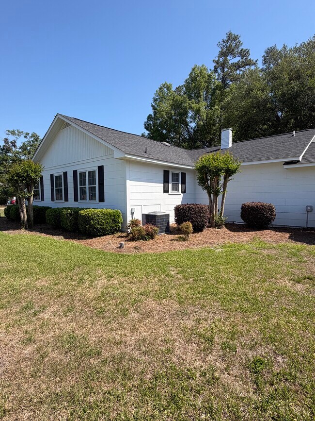 Building Photo - 305 12th Ave