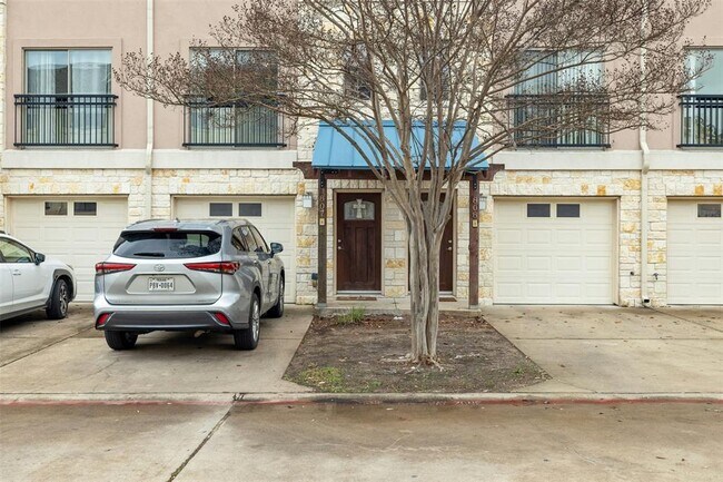 Building Photo - 13420 Lyndhurst St