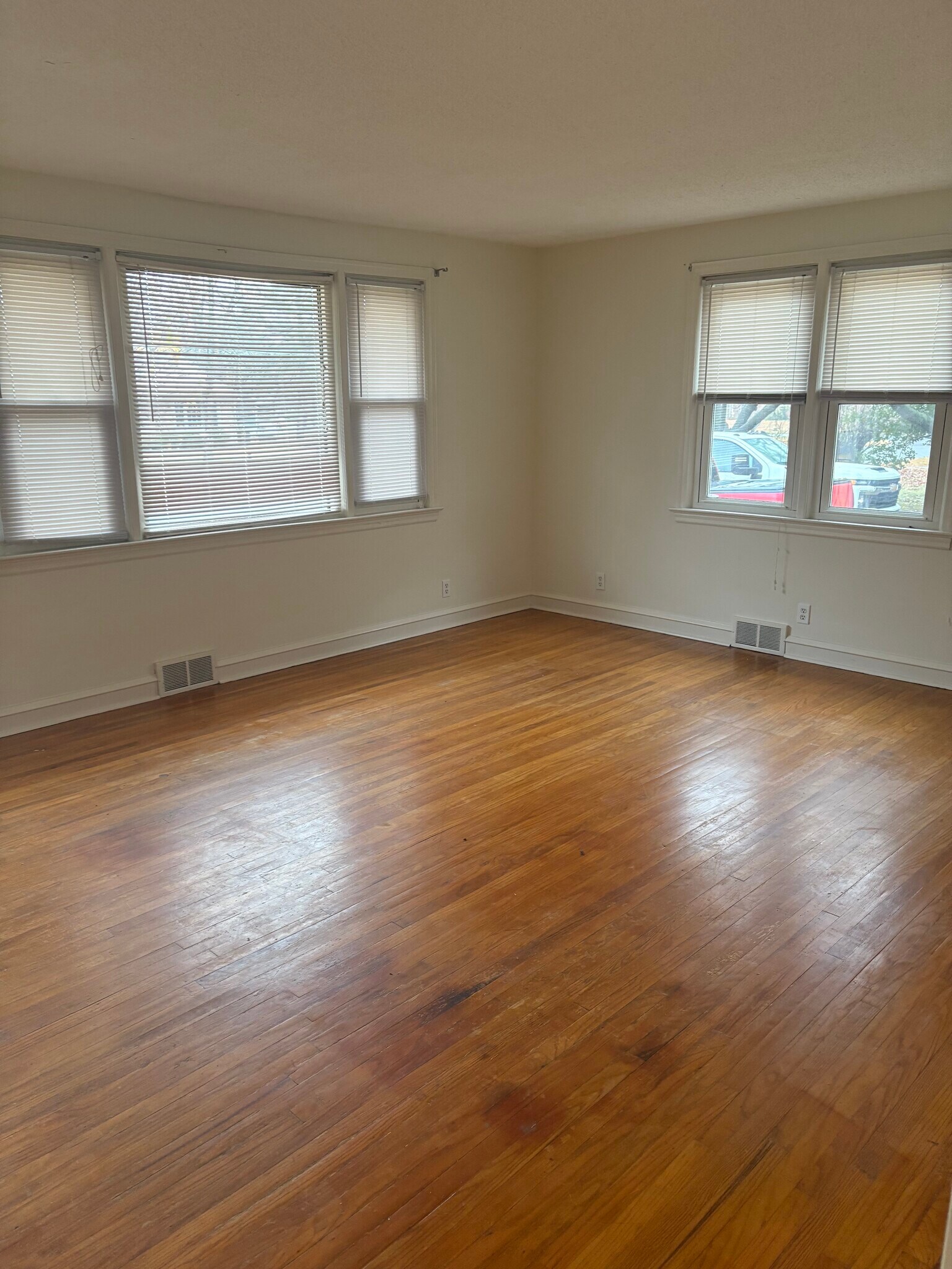 Building Photo - 644 Rosenthal Ave