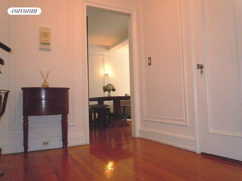 Building Photo - 175 W 76th St